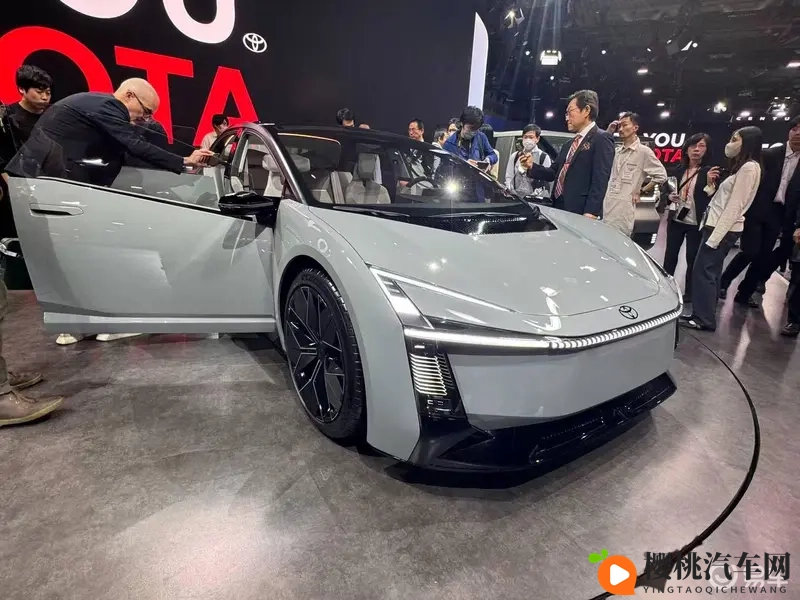 《灯》陈丽佳写真：光影之下，陈丽佳写真展新颜-1