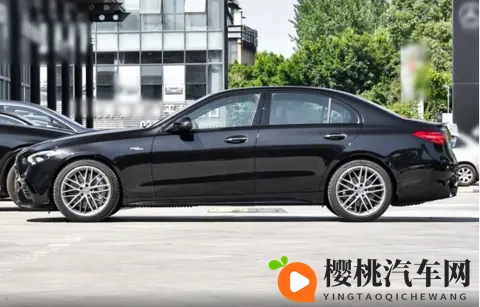 零百加速43秒，价格有所下调，26款奔驰C级AMG上市-1