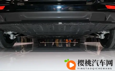 旗舰配置下放!零跑Lafa5预售,8295芯片+19寸轮圈,仅1058万起-1