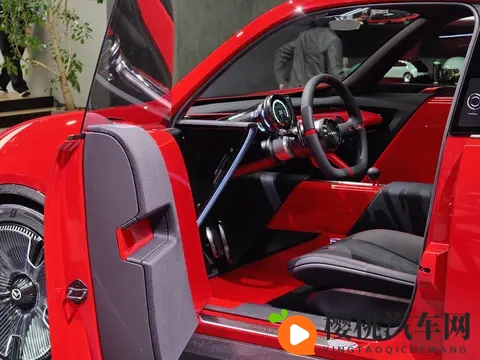 男同被 到爽 漫画：汽车漫画走红网络，揭秘速度与激情背后的故事-2