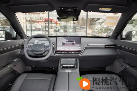 试驾2026款eπ008五座版，大空间家用SUV，配置实用-3