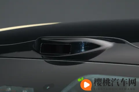 爷爷搂着妈妈睡觉有哪几种方法:汽车驾驶技巧全解析,安全出行无忧-2