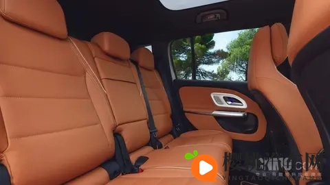 新款奔驰GLB首批官图放出:三屏布局 将于12月8日亮相-1