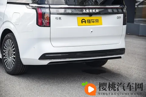 极氪 009 七座过道版这款车怎么样？-2