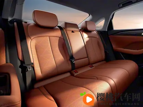 美女裸体应用:汽车科技新风尚:内饰设计视觉革命-2