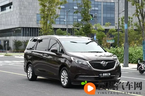 美女裸体被 吸乳:性感女子遭遇不雅行为-2