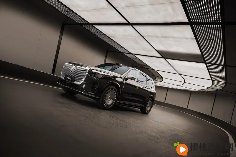 岚图泰山携“中国第一三腔空悬”入场,剑指问界M9-1