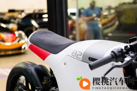 项目:ARES摩托车融合了科幻风格、模拟操控感和全电动性能-2