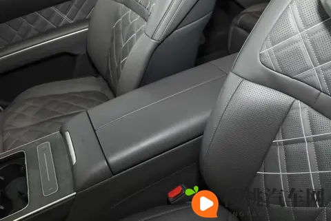 用技术打破固有认知!蔚来ET9试驾感受:气场强大,科技感拉满-1