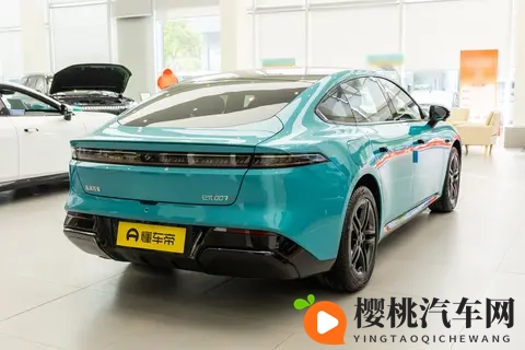 东风奕派 eπ007 + ：15 万级轿跑的 全能选手，真能当 “小米平替”？-1