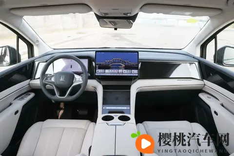 纯电续航218km,增配激光雷达+云辇C,2026款比亚迪夏官宣-2