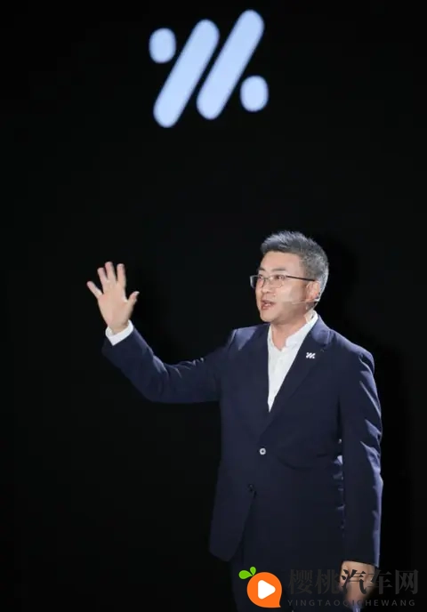 上汽旗舰智己LS9发布,CEO刘涛放话:用户喜欢的配置才是最牛的-2