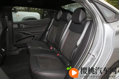 15 万内合资 B 级车有 254 马力？蒙迪欧实测够劲吗-1