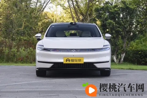 10万家轿又来卷王，A级价格B级尺寸，直指比亚迪？-1