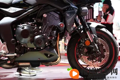 米兰车展丨HONDA CB1000GT 发布，会和自家NT1100冲突？-1