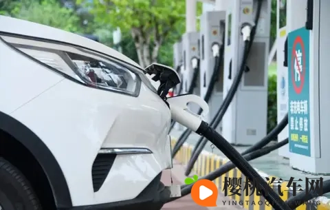 10月新能源汽车销量首超燃油车！这些变化你一定要知道-1