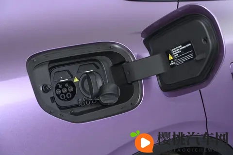 深蓝L06:颜值、智能、操控全拉满,合资车真慌了,适合年轻人-1