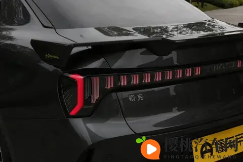 安全就看领克!第三代领克03智能全维升级,兼顾动力和燃油经济性-2