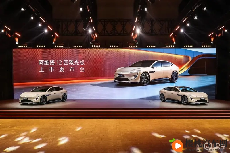 美女自插：性感女神自主挑战刺激游戏-2