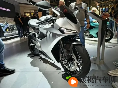 诺顿复活首发之作!曼岛TT传奇后裔Manx R实力几何?-3