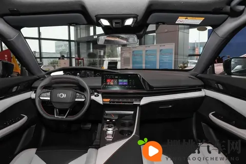 试驾长安启源A06：空间大配置高，家用选它准没错？-3