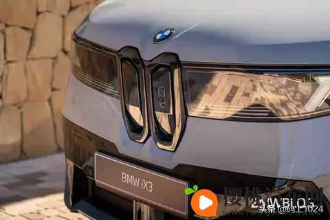 2026款纯电宝马iX3 M运动版亮相!22寸轮毂+红色卡钳,明年量产-1