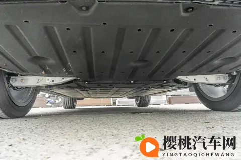 17万买6座车,选零跑C16纯电版,续航630km,空间大-3