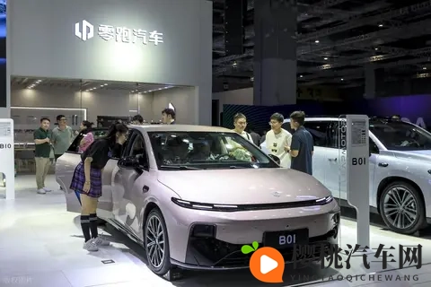 零跑Lafa5不再定义用户年龄,只要心态正确60、80、00后都是用户-1