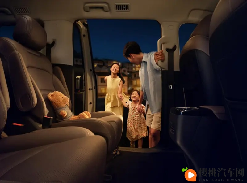 五菱星光730上市:全能舒享7座MPV,73万元起售-1