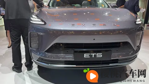 综合最大续航超过1300km!星纪元ET5将于2025年11月13日开启预售-3