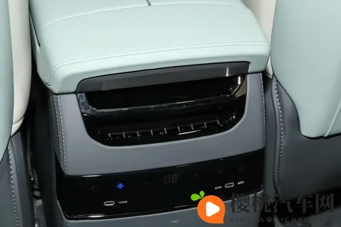 极氪009:家用MPV选它,舒适、安全又省心,全家出行更温馨-1