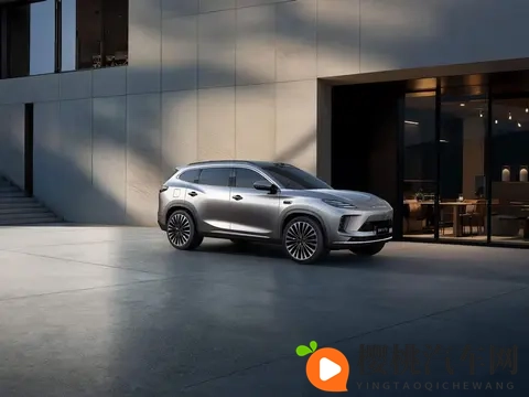 女同学裸体趴下光屁股：女同学不慎趴地，暴露臀部，场面尴尬-2