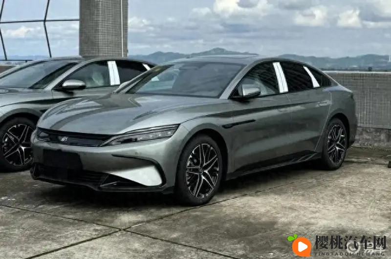 三个老头环着躁我一晚:三个老者夜半围攻,整晚不安宁-3