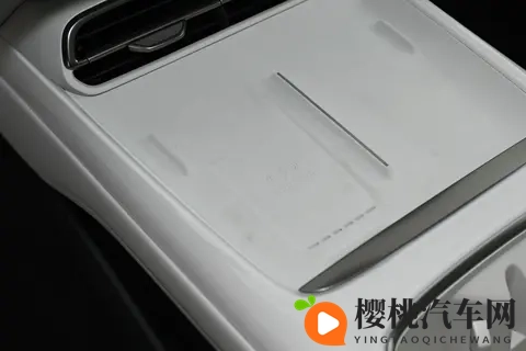 深蓝L06:颜值、智能、操控全拉满,合资车真慌了,适合年轻人-3