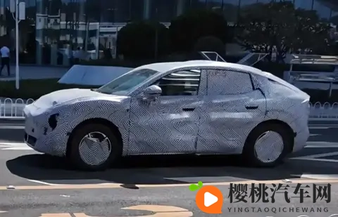 小鹏MONA SUV谍照曝光！轿跑SUV风格，将于2026年推出-3