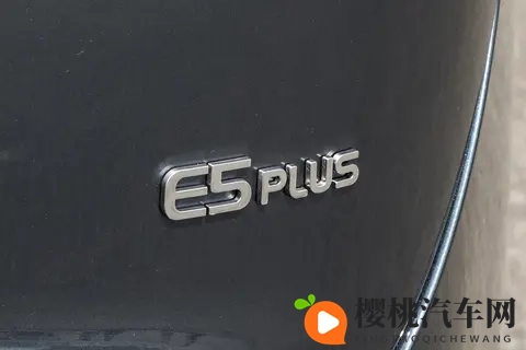 1198万买230km续航插混!第三代蓝电E5 PLUS,这次能翻身吗?-2
