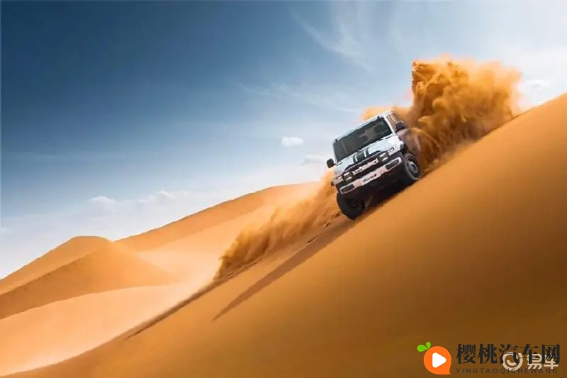 丰满双乳秘书被老板狂揉捏：性感秘书乳房被老板频繁抚摸-3