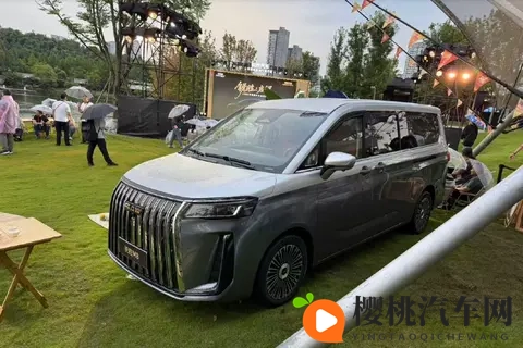 老北汽也凑热闹MPV,锐胜M8增程版预售1698万起,贵不贵?-1