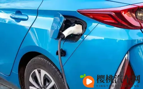 从油车换成电车，一年后才明白这2个道理，电池干不过油箱！-3