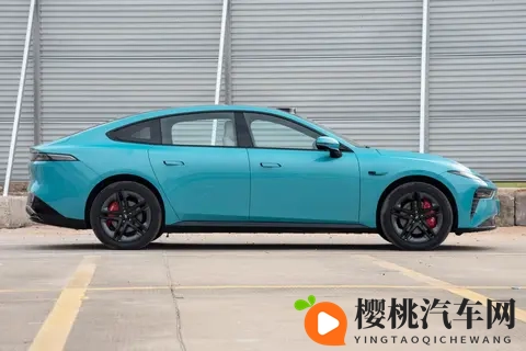 试驾东风奕派eπ007+既能扮酷又能顾家,不愧是智美超能轿跑-3