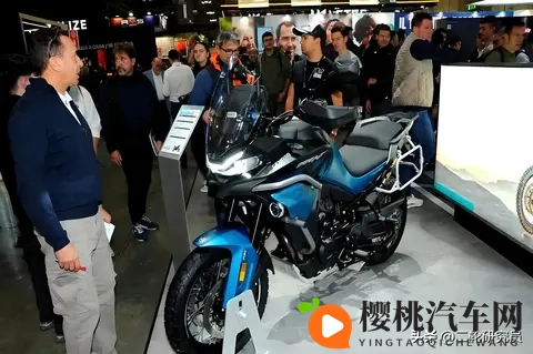 春风800MT ES只升级电子减震，凭啥成摩友热议焦点？-1