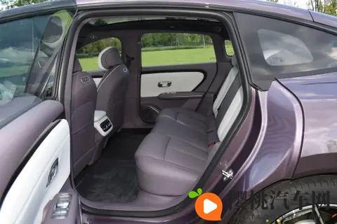 小鹏MONA M03风头正盛,长安启源A06凭何“截胡”?-3