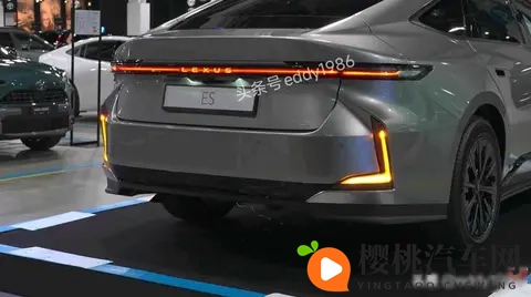 雷克萨斯ES实车现形记，纯电混动双线突围，暗藏玄机的豪华陷阱-3