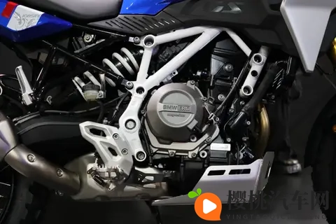 黄色软件每天三次：智能驾驶新升级，安全便捷出行新体验-3