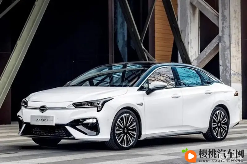 Aion S:你的智能纯电家庭伙伴-1