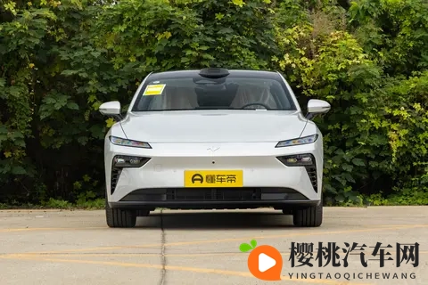 激光雷达+8295芯片,选15万级轿跑可以看看eπ007+表现如何-3