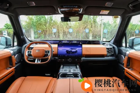 30 万级能渡水的方盒子！奇瑞新SUV 空悬+四驱，馈电油耗 795L-1