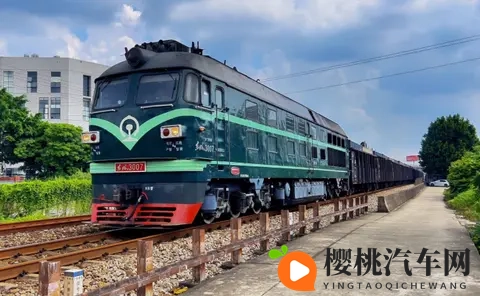 月销仅90万辆!卷出天际的新能源车,销量却被燃油车强势反超-1