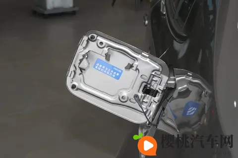 选车丨要外观时尚油耗低,卡罗拉是较好选择吗?全方面试驾评测!-2