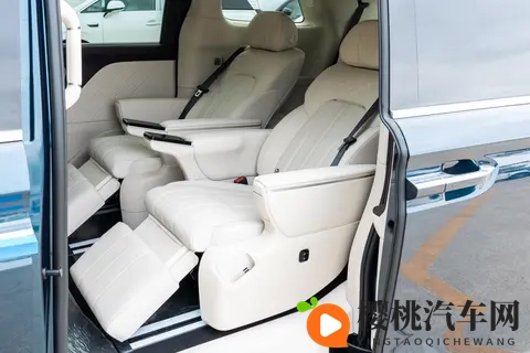 26款岚图梦想家乾崑Pro版，豪华MPV的舒适与智能体验-1